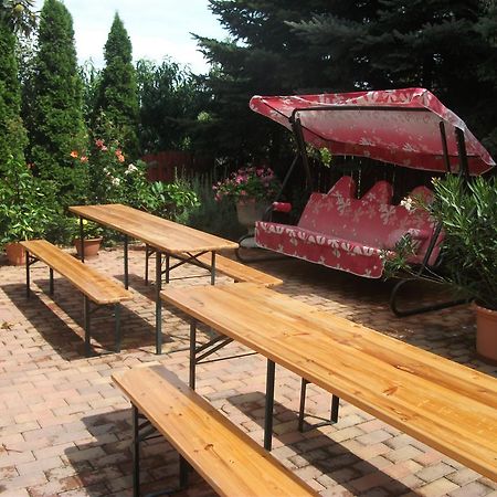 Jobor Vendeghaz Hotel Győrújbarát Екстериор снимка