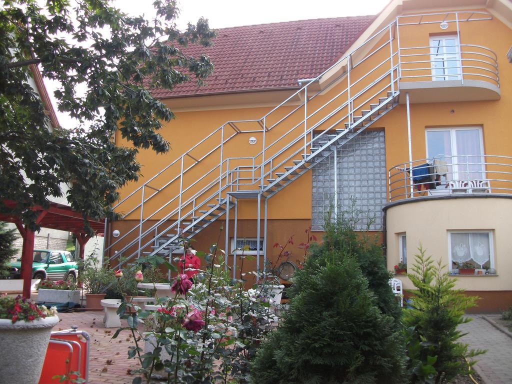 Jobor Vendeghaz Hotel Győrújbarát Екстериор снимка