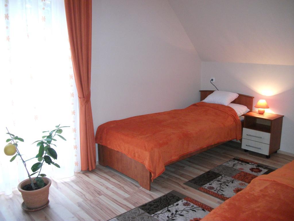 Jobor Vendeghaz Hotel Győrújbarát Стая снимка