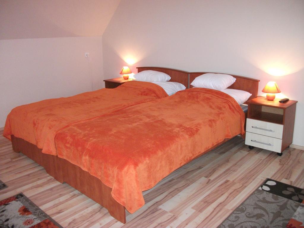 Jobor Vendeghaz Hotel Győrújbarát Стая снимка