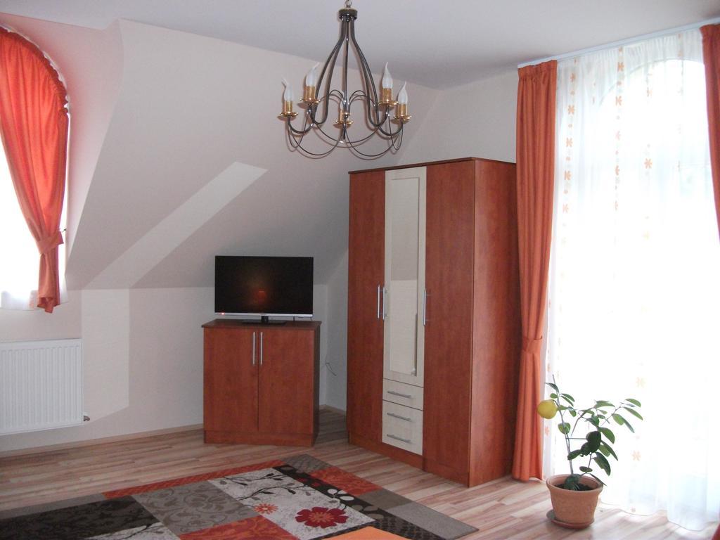 Jobor Vendeghaz Hotel Győrújbarát Стая снимка