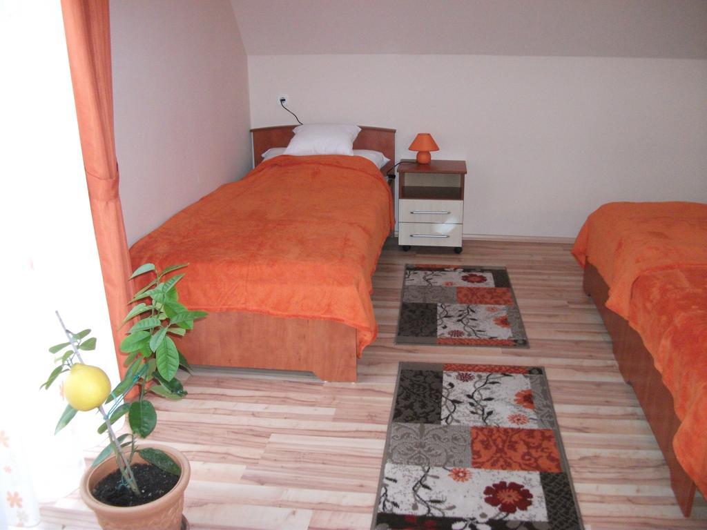 Jobor Vendeghaz Hotel Győrújbarát Стая снимка